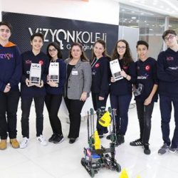 Liseli Türk Öğrenciler Almanya'dan Şampiyonlukla Döndü!